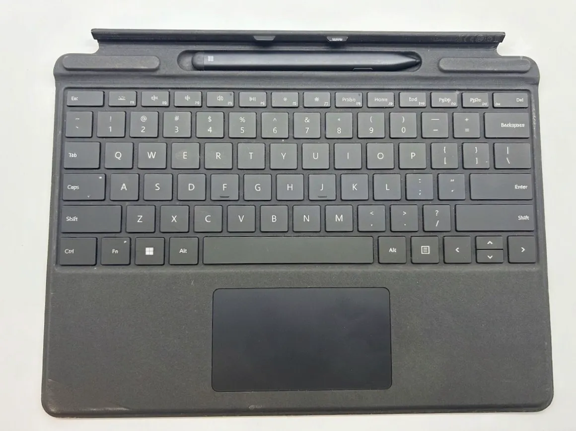 کیبورد و قلم سرفیس پرو ۸/۹/۱۱ استوک مشکی | Keyboard